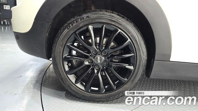 Mini Cooper Clubman 2019 — фото 5 из 20