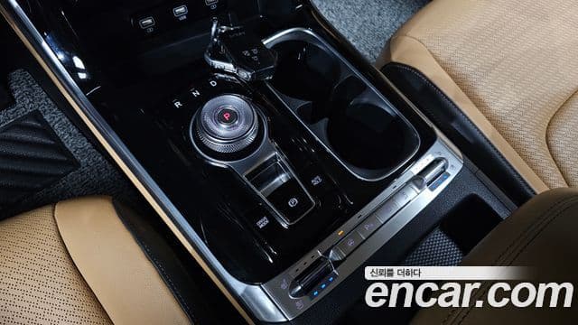Kia Carnival 2022 — фото 9 из 20