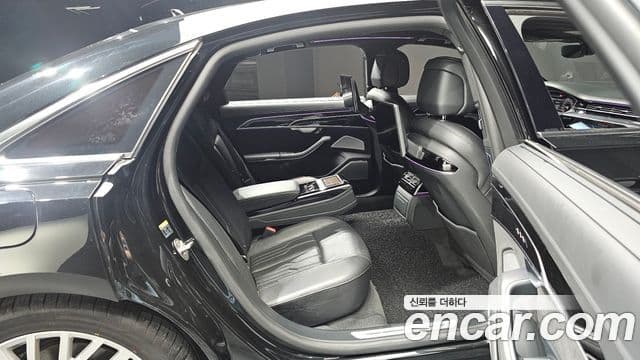 Audi A8 2021 — Şəkil 11/20
