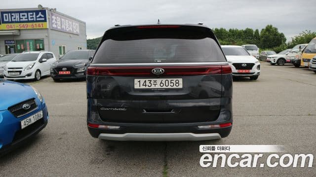 Kia Carnival 2021 — ფოტო 3/20