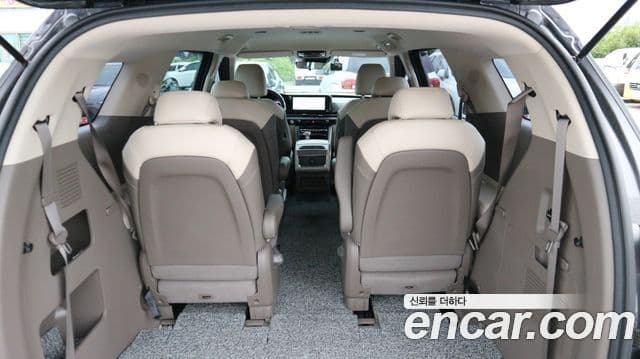 Kia Carnival 2021 — ფოტო 4/20