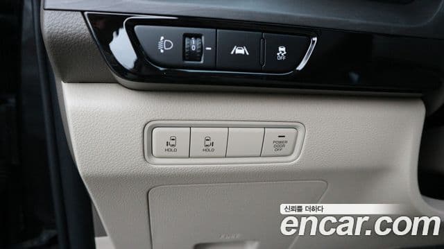 Kia Carnival 2021 — фото 13 из 20