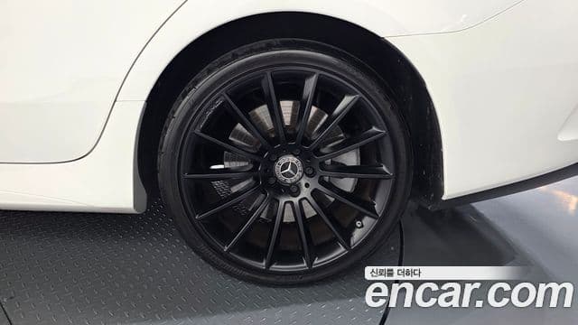 Mercedes-Benz CLS-Class 2021 — Photo 15/34