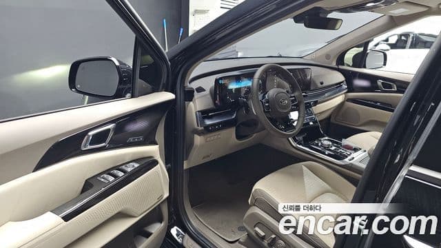 Kia Carnival 2021 — фото 10 из 20