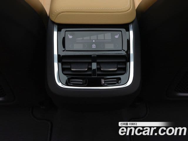 Volvo XC60 2025 — Фото 18/19