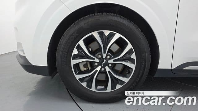 Kia Carnival 2023 — фото 5 из 20
