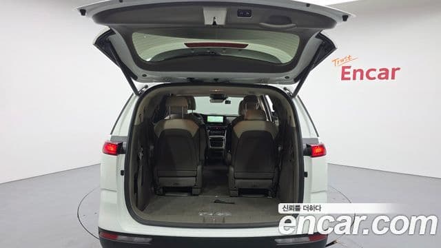 Kia Carnival 2023 — фото 20 из 20