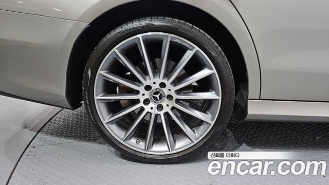 Mercedes-Benz E-Class 2022 — Фото 5/20