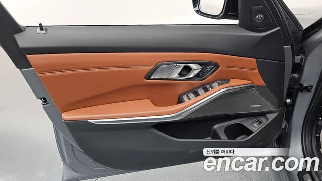 BMW 3 Series 2025 — Photo 19/33