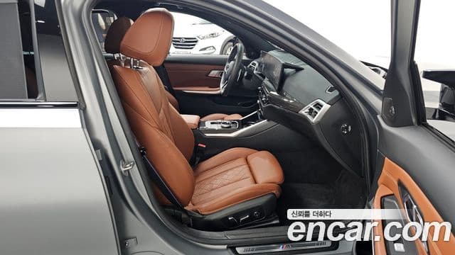 BMW 3 Series 2025 — Photo 28/33