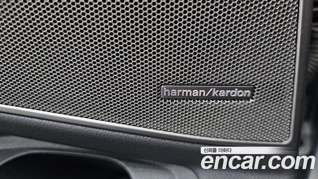 BMW 3 Series 2025 — Photo 30/33