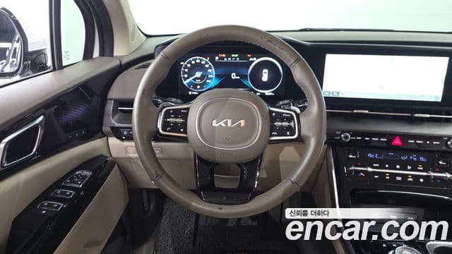 Kia Carnival 2023 — фото 12 из 20