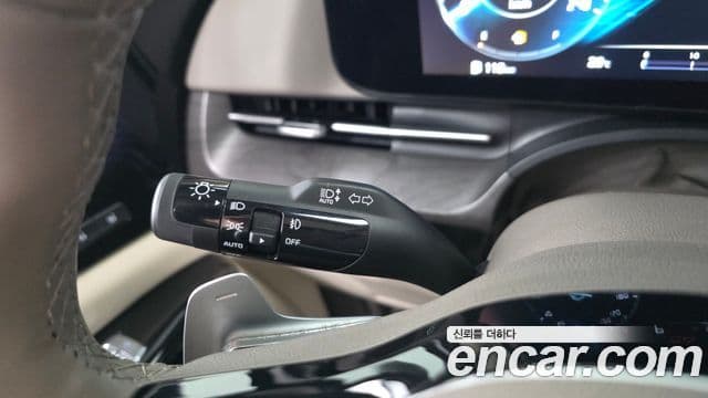 Kia Carnival 2023 — ფოტო 16/20
