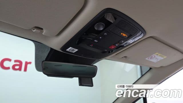 Kia Carnival 2023 — ფოტო 18/20