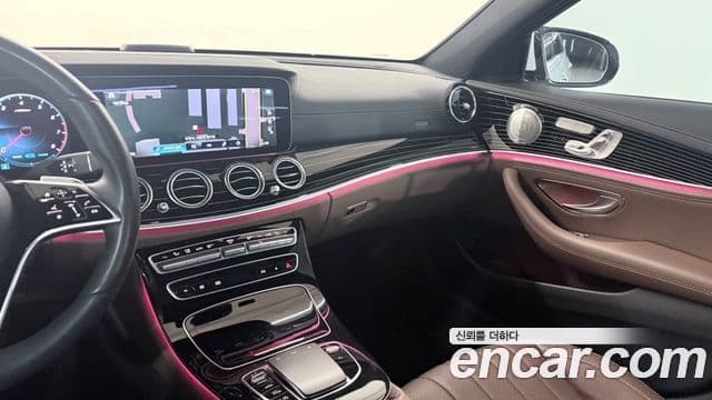 Mercedes-Benz E-Class 2023 — ფოტო 13/20