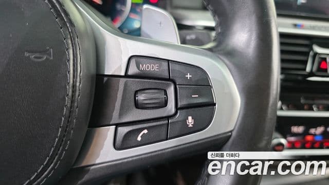 BMW 5 Series 2018 — Фото 18/20