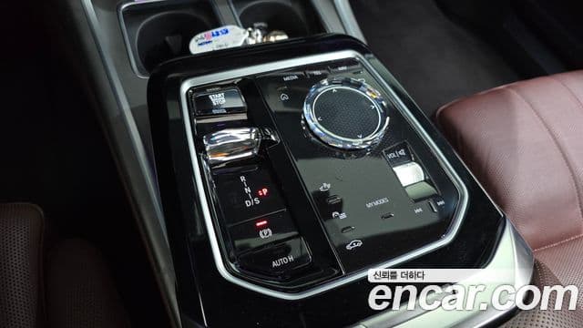 BMW 7 Series 2023 — Photo 12/36
