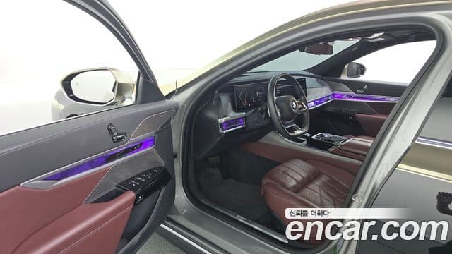 BMW 7 Series 2023 — Photo 4/36