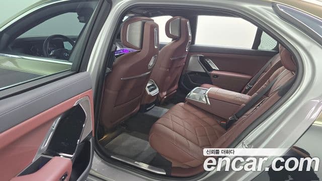 BMW 7 Series 2023 — Photo 6/36