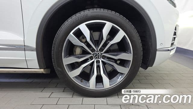 Volkswagen Touareg 2021 — Photo 25/32