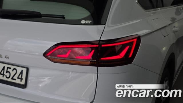 Volkswagen Touareg 2021 — Photo 29/32