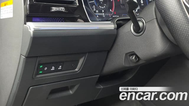 Volkswagen Touareg 2021 — Photo 31/32