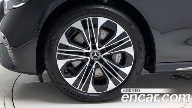 Mercedes-Benz E-Class 2025 — ფოტო 4/20