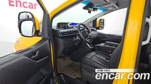 Hyundai Staria 2025 — ფოტო 10/20