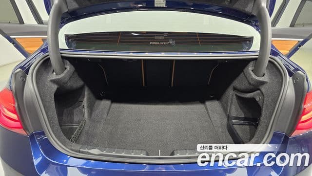 BMW 3 Series 2018 — ფოტო 19/20