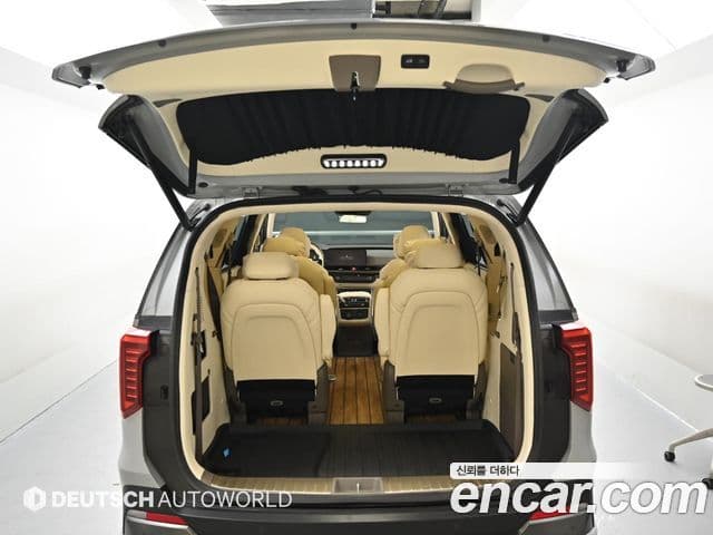 Kia Carnival 2024 — ფოტო 18/20