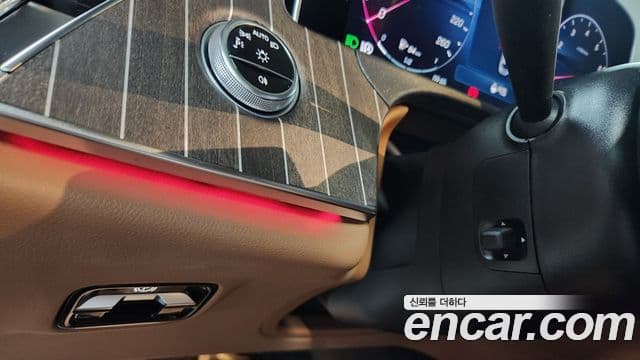 Mercedes-Benz E-Class 2025 — ფოტო 7/20