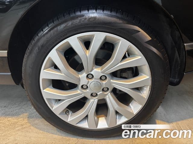 Land Rover Range Rover 2020 — Photo 10/19
