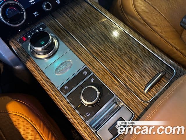 Land Rover Range Rover 2020 — Photo 16/19