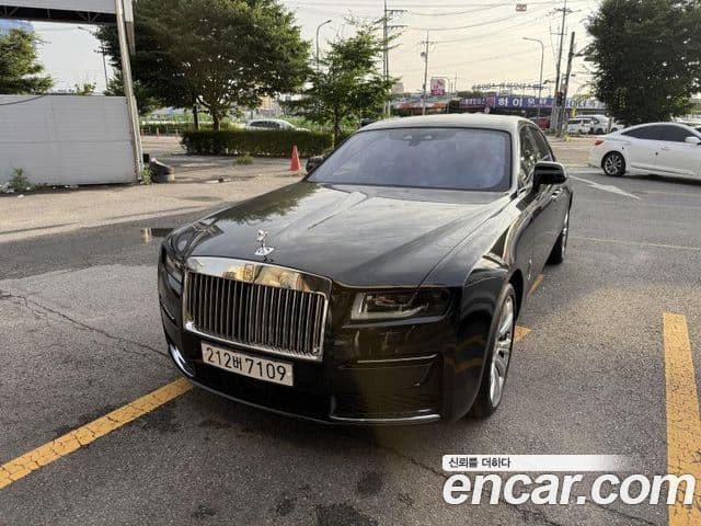 Rolls-Royce Ghost 2021 — ფოტო 19/19