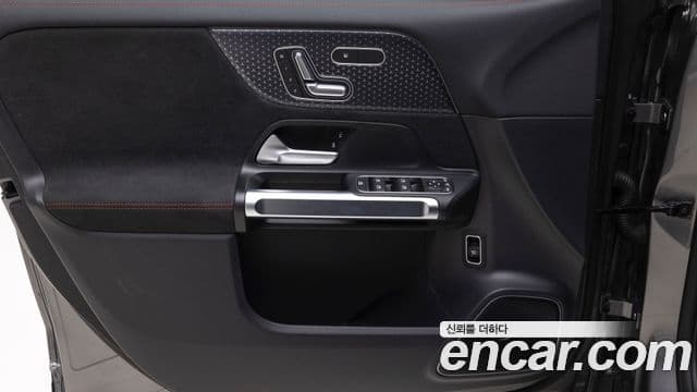 Mercedes-Benz EQB 2025 — ფოტო 17/20