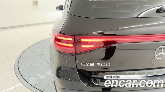 Mercedes-Benz EQB 2025 — ფოტო 12/20