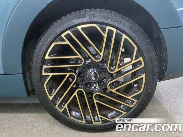 Mini Cooper S Clubman 2024 — ფოტო 4/19