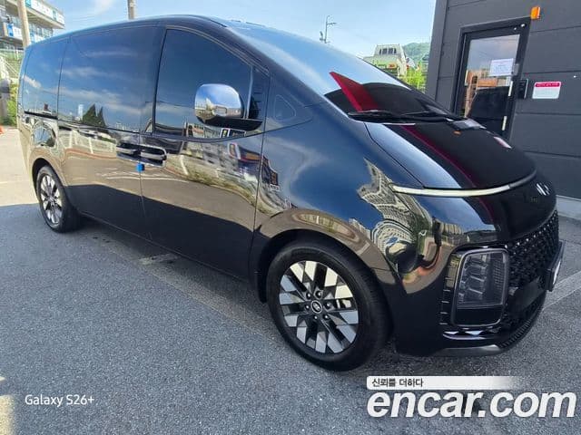 Hyundai Staria 2023 — ფოტო 10/20