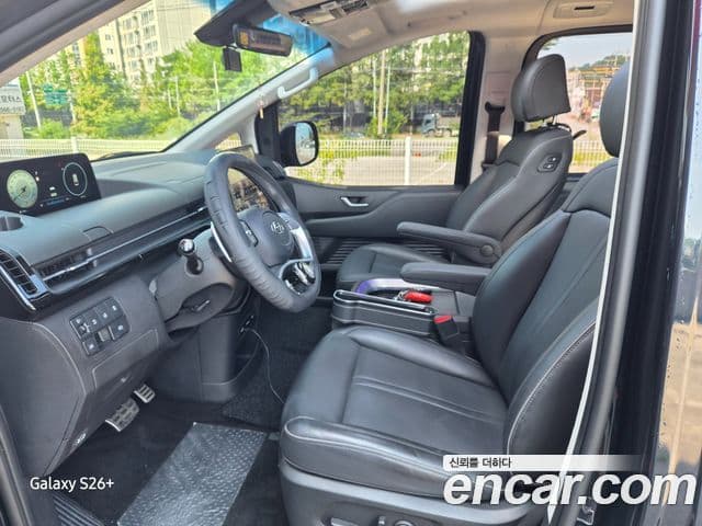 Hyundai Staria 2023 — ფოტო 16/20