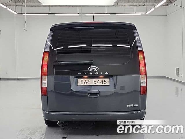 Hyundai Staria 2021 — ფოტო 3/20