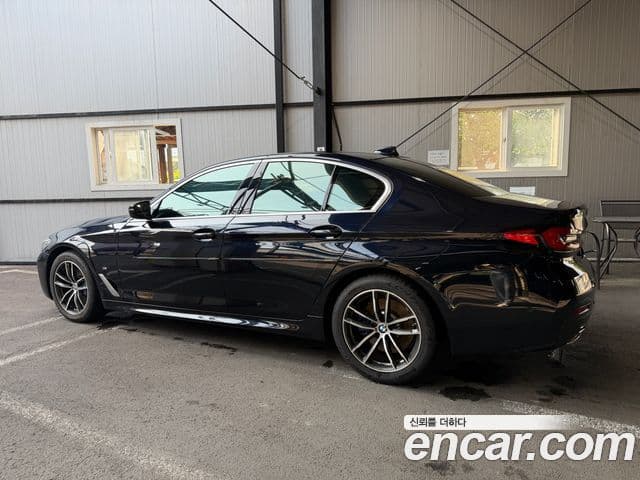 BMW 5 Series 2023 — ფოტო 4/16