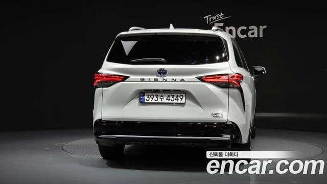 Toyota Sienna 2023 — ფოტო 4/20