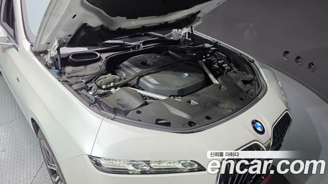 BMW 7 Series 2023 — ფოტო 5/20