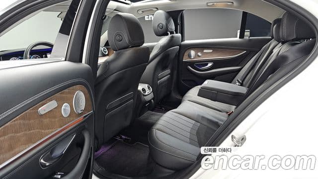Mercedes-Benz E-Class 2020 — Фото 10/20