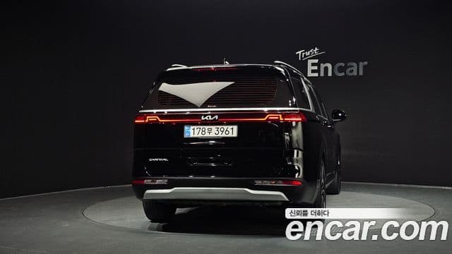 Kia Carnival 2023 — Фото 4/20