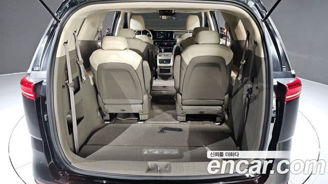 Kia Carnival 2023 — Фото 19/20