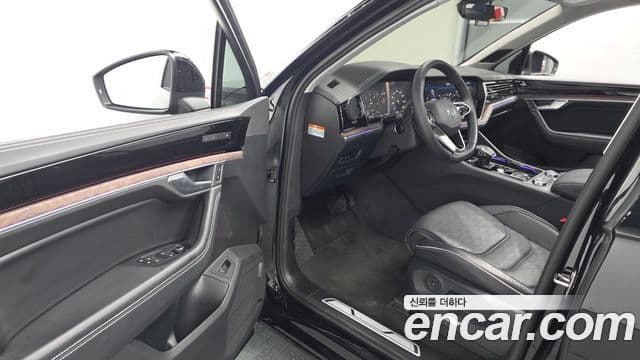 Volkswagen Touareg 2024 — Photo 11/20