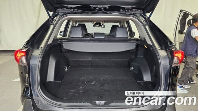 Toyota RAV4 2019 — фото 20 из 20