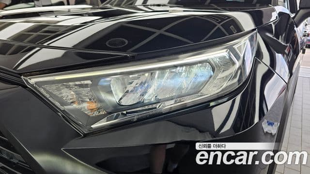 Toyota RAV4 2019 — Photo 4/31