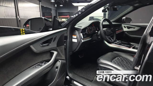 Audi Q7 2022 — ფოტო 8/20